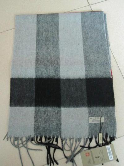 Designer scarves and shawls ()